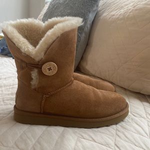 Uggs Size 6 Like New